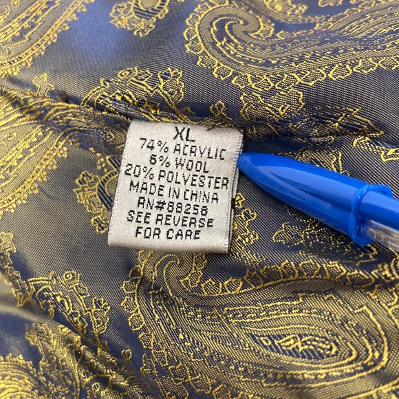 80's Chocolate Brown Ruffled
Trim Raccoon Collar Jacket - Picture 9 of 13